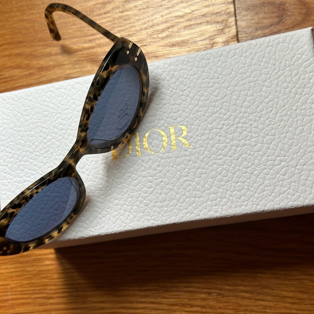 Dior Tortoise Cateye Shell Sunglasses - Picture 4 of 8